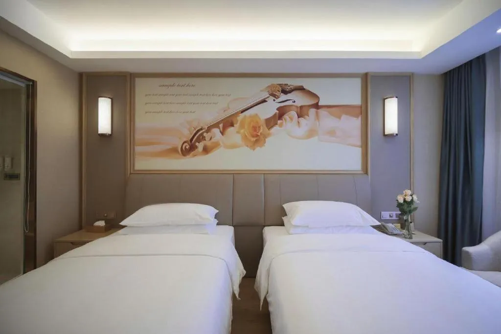 Bed in Vienna Hotel Chongqing Yangjiaping Pedestrian Street Light Railway Station