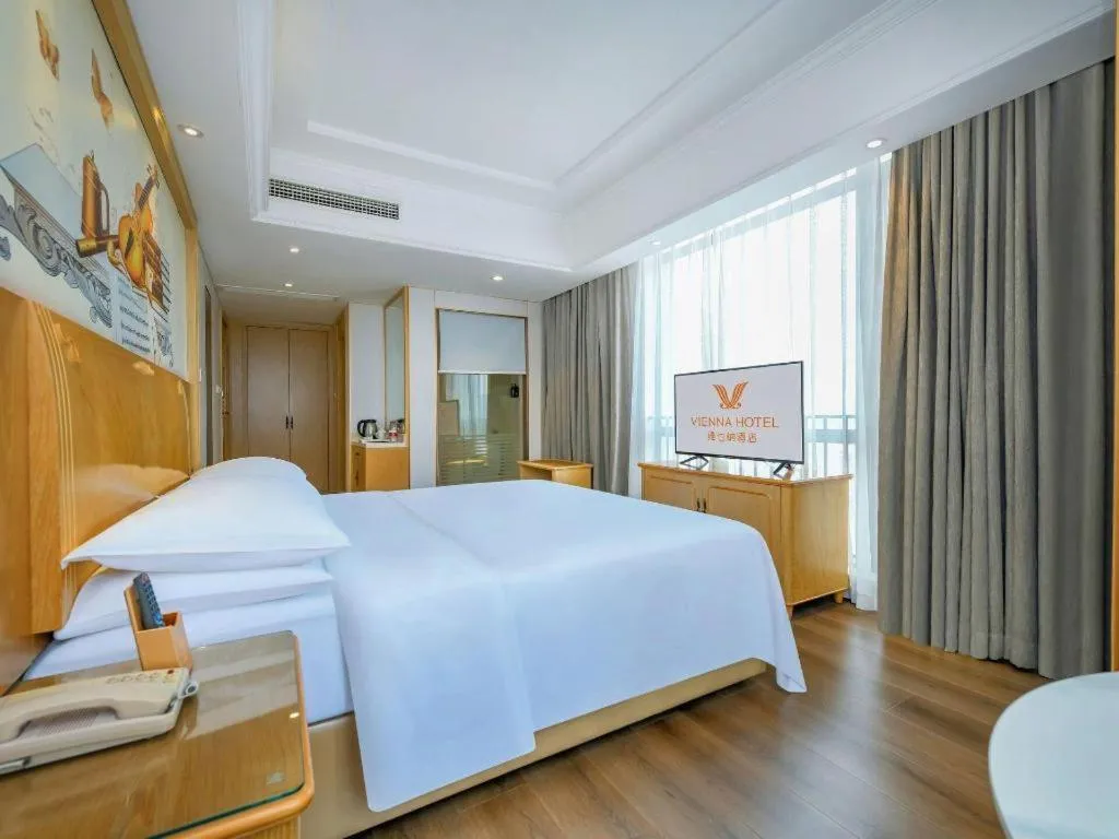 Bed in Vienna Hotel Chongqing Yangjiaping Pedestrian Street Light Railway Station