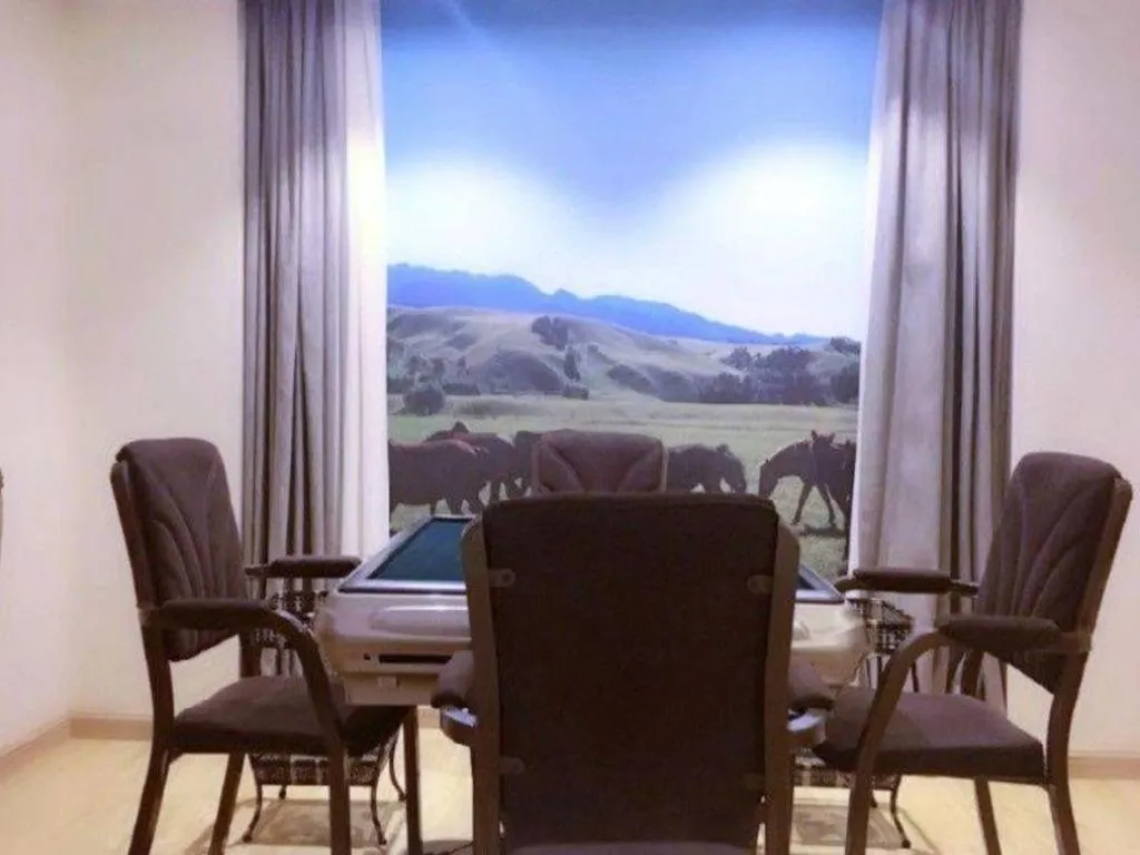 Vienna Hotel Chongqing Yangjiaping Pedestrian Street Light Railway Station