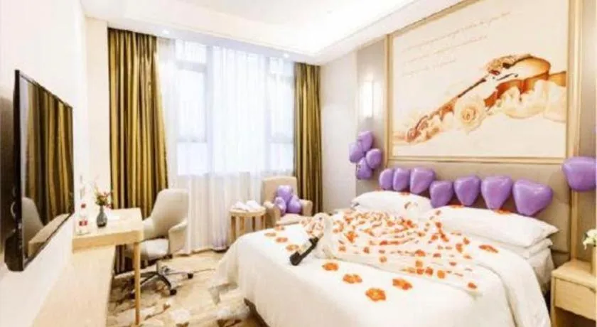 Bed in Vienna Hotel Chongqing Yangjiaping Pedestrian Street Light Railway Station