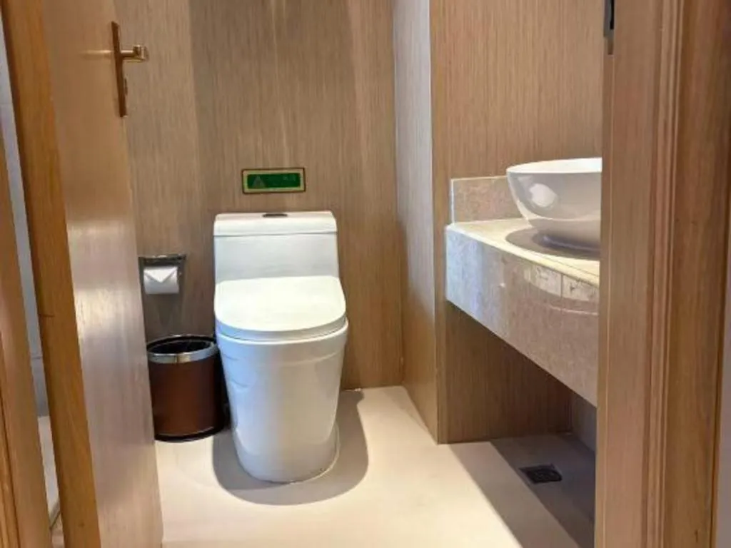 Vienna Hotel Chongqing Yangjiaping Pedestrian Street Light Railway Station