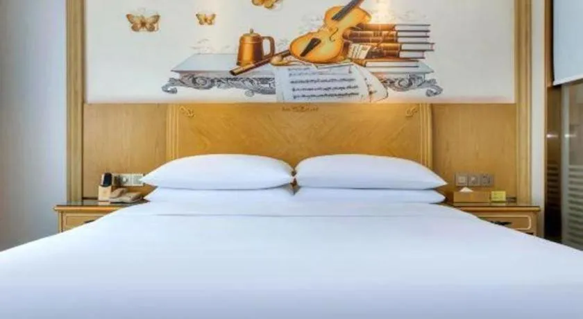 Bed in Vienna Hotel Chongqing Yangjiaping Pedestrian Street Light Railway Station