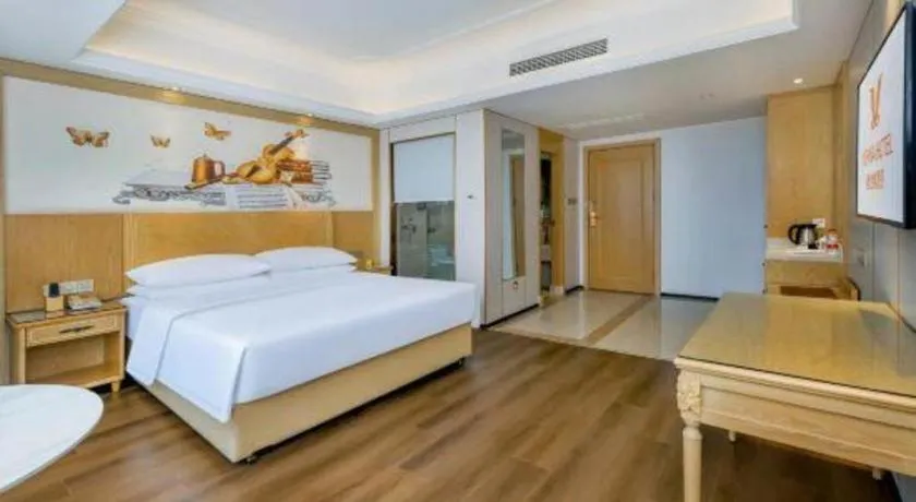 Bed in Vienna Hotel Chongqing Yangjiaping Pedestrian Street Light Railway Station