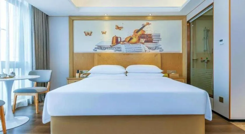 Bed in Vienna Hotel Chongqing Yangjiaping Pedestrian Street Light Railway Station