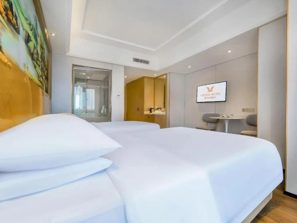 Bed in Vienna Hotel Chongqing Yangjiaping Pedestrian Street Light Railway Station