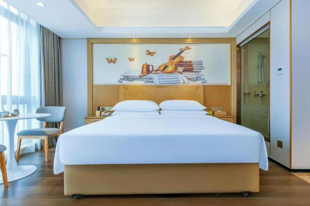Bed in Vienna Hotel Chongqing Yangjiaping Pedestrian Street Light Railway Station