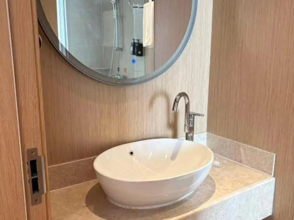 Vienna Hotel Chongqing Yangjiaping Pedestrian Street Light Railway Station