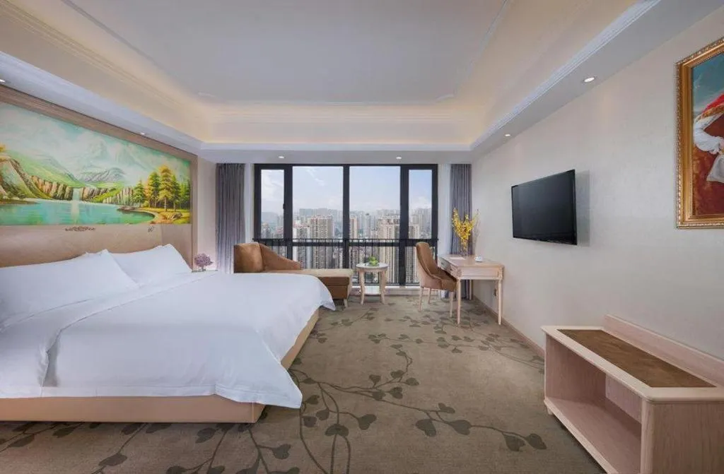 Bed in Vienna Hotel Chongqing Yangjiaping Pedestrian Street Light Railway Station