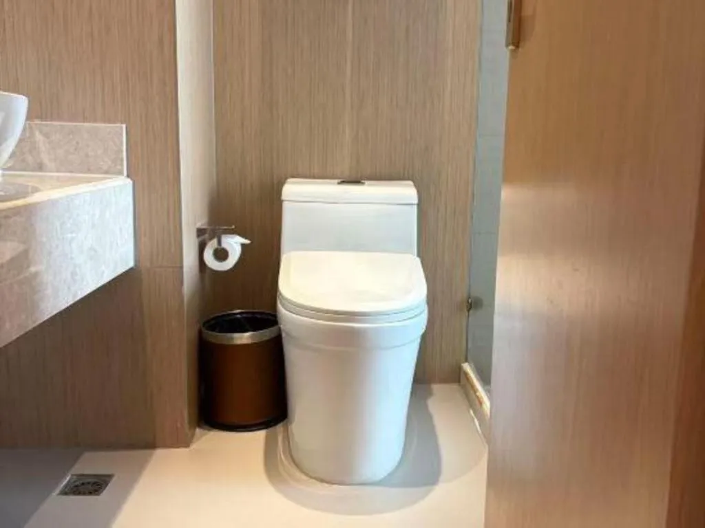 Vienna Hotel Chongqing Yangjiaping Pedestrian Street Light Railway Station