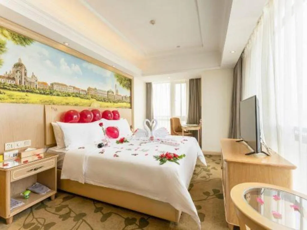 Bed in Vienna Hotel Chongqing Yangjiaping Pedestrian Street Light Railway Station