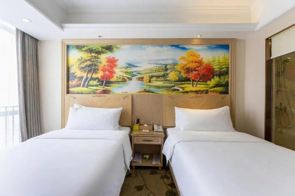 Bed in Vienna Hotel Chongqing Yangjiaping Pedestrian Street Light Railway Station