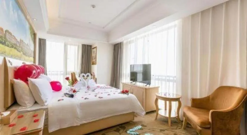 Bed in Vienna Hotel Chongqing Yangjiaping Pedestrian Street Light Railway Station