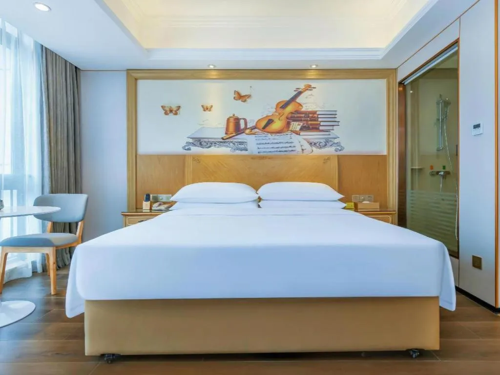 Bed in Vienna Hotel Chongqing Yangjiaping Pedestrian Street Light Railway Station