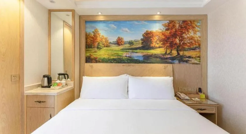 Bed in Vienna Hotel Chongqing Yangjiaping Pedestrian Street Light Railway Station