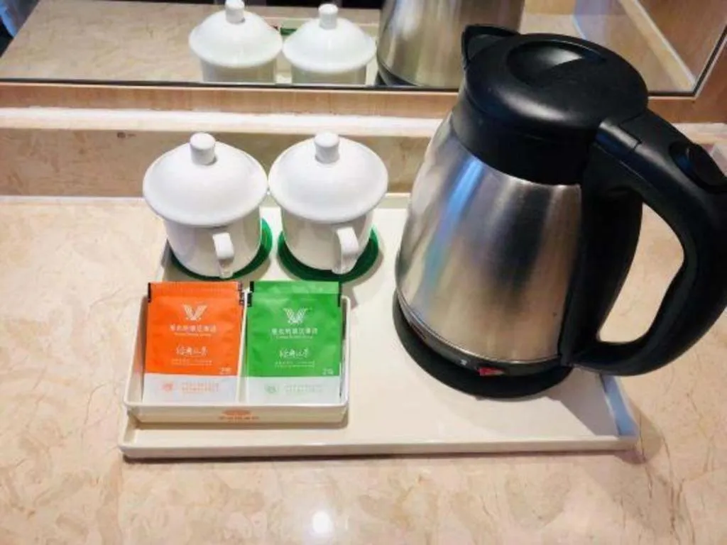 Vienna Hotel Chongqing Yangjiaping Pedestrian Street Light Railway Station