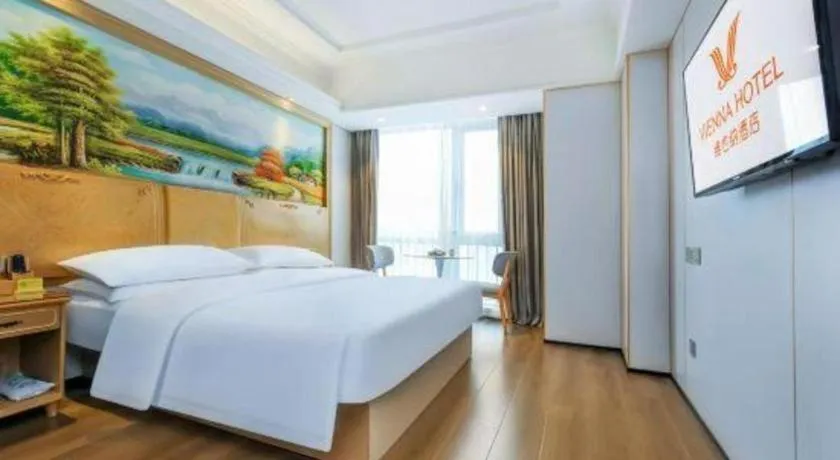 Bed in Vienna Hotel Chongqing Yangjiaping Pedestrian Street Light Railway Station