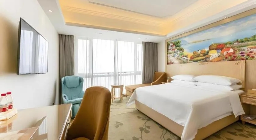 Bed in Vienna Hotel Chongqing Yangjiaping Pedestrian Street Light Railway Station