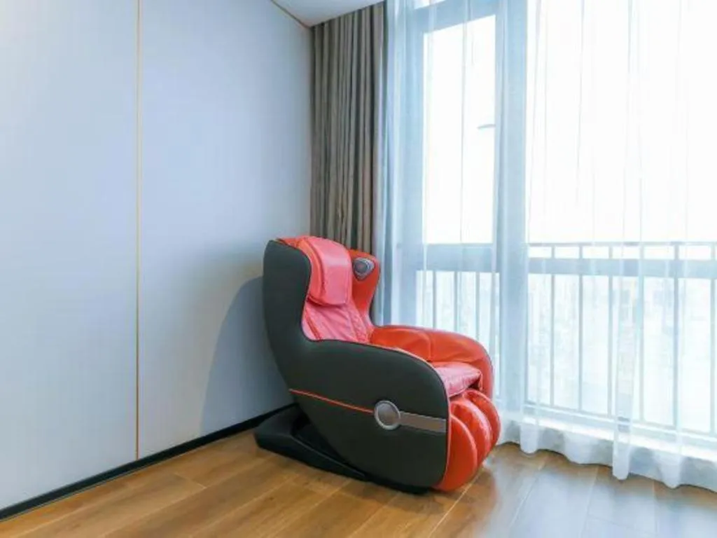 Vienna Hotel Chongqing Yangjiaping Pedestrian Street Light Railway Station