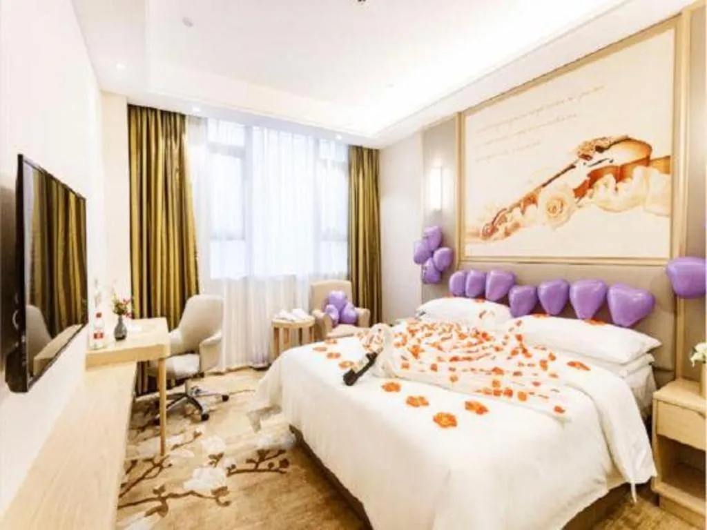 Bed in Vienna Hotel Chongqing Yangjiaping Pedestrian Street Light Railway Station