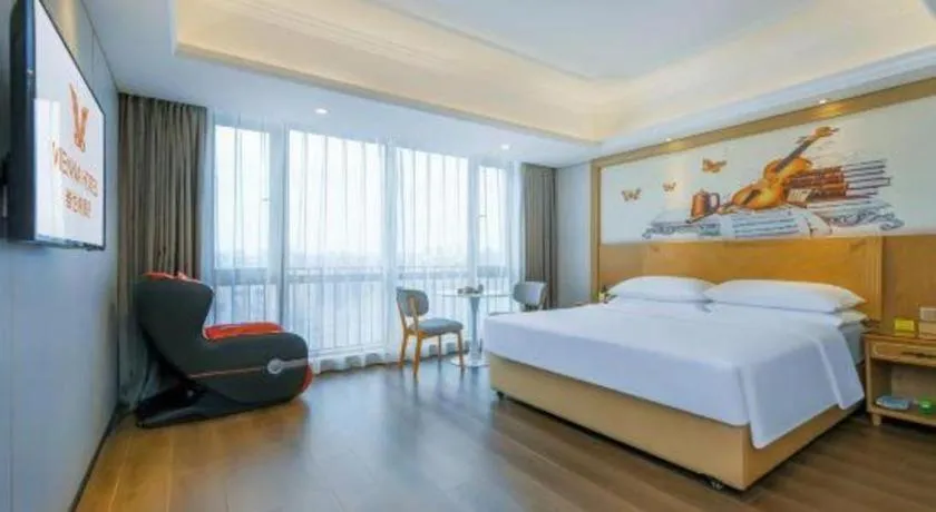 Bed in Vienna Hotel Chongqing Yangjiaping Pedestrian Street Light Railway Station