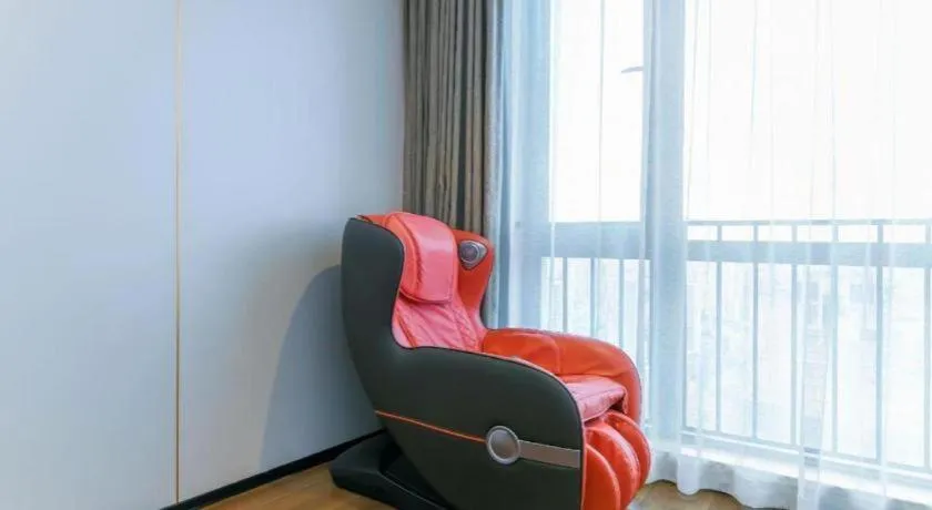 Vienna Hotel Chongqing Yangjiaping Pedestrian Street Light Railway Station