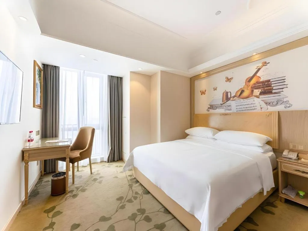 Bed in Vienna Hotel Chongqing Yangjiaping Pedestrian Street Light Railway Station