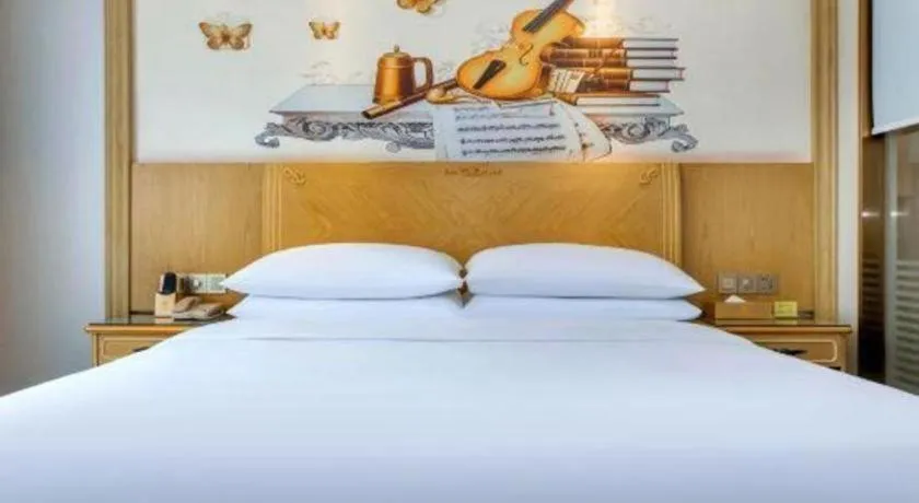 Bed in Vienna Hotel Chongqing Yangjiaping Pedestrian Street Light Railway Station