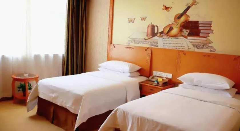 Bed in Vienna Hotel Xi'an Xijing Hospital Tonghuamen Metro Station