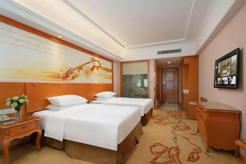 Bed in Vienna Hotel Xi'an Xijing Hospital Tonghuamen Metro Station