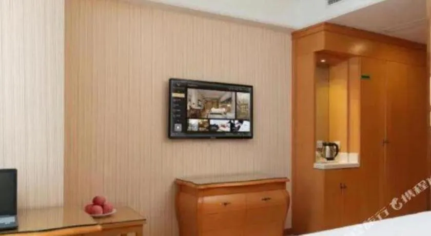 Bed in Vienna Hotel Xi'an Xijing Hospital Tonghuamen Metro Station