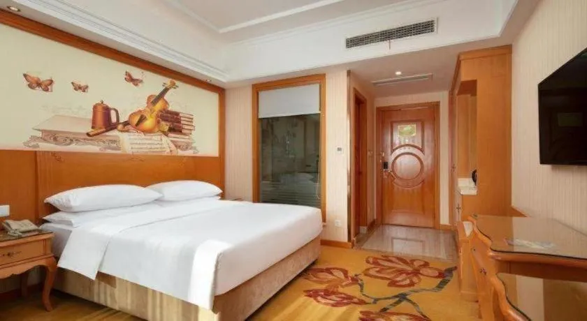 Bed in Vienna Hotel Xi'an Xijing Hospital Tonghuamen Metro Station