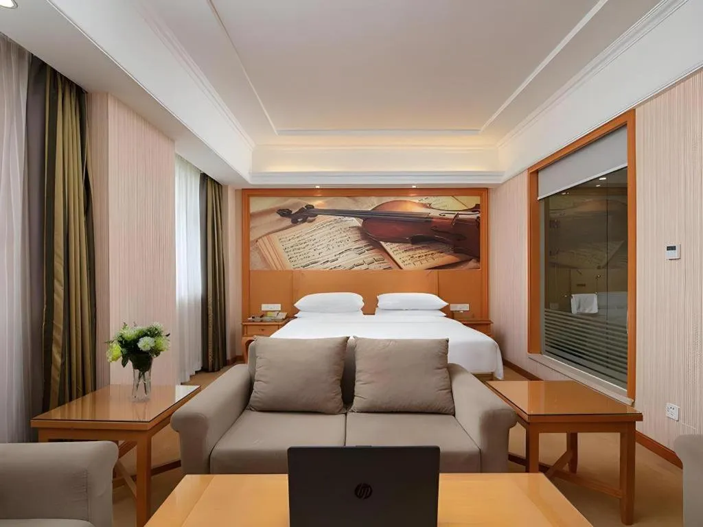 Bed in Vienna Hotel Xi'an Xijing Hospital Tonghuamen Metro Station