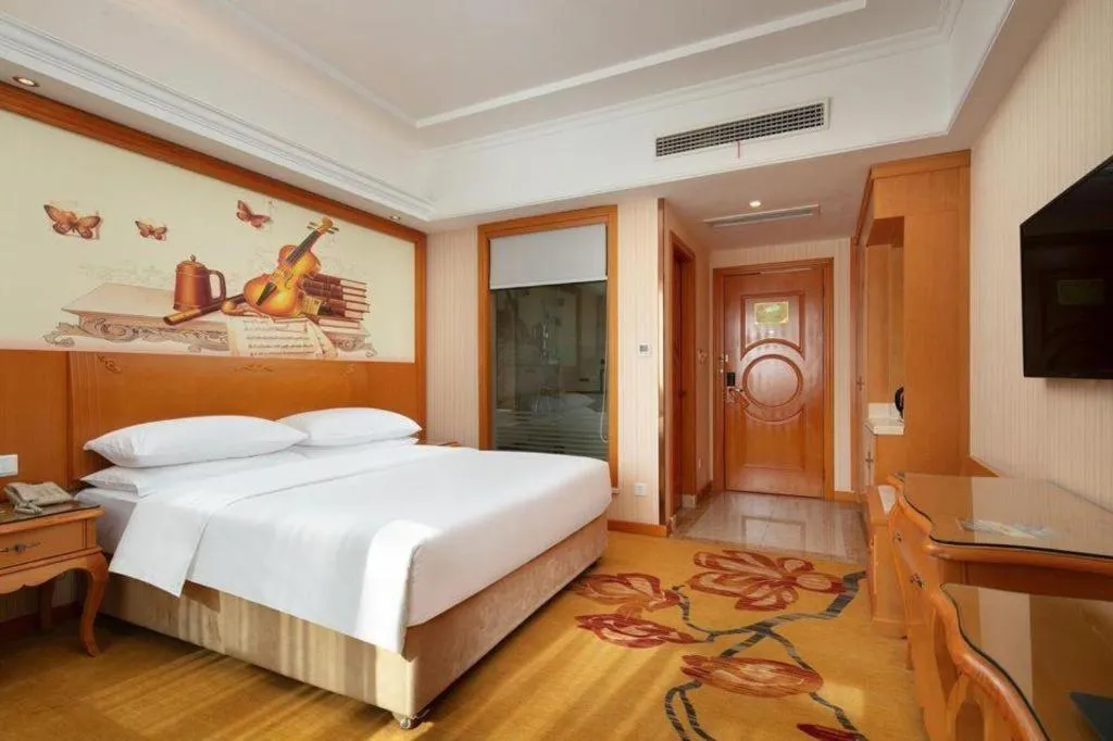 Bed in Vienna Hotel Xi'an Xijing Hospital Tonghuamen Metro Station