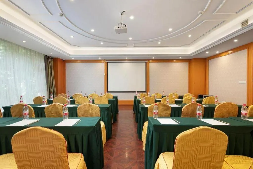 Vienna Hotel Xi'an Xijing Hospital Tonghuamen Metro Station