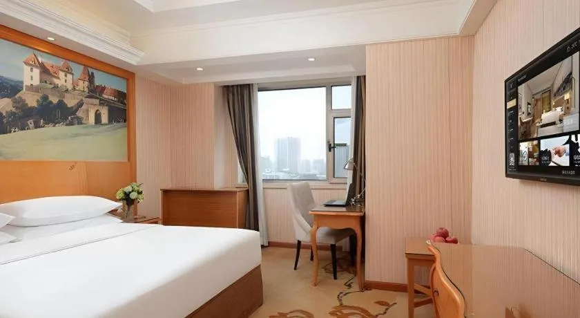 Bed in Vienna Hotel Xi'an Xijing Hospital Tonghuamen Metro Station