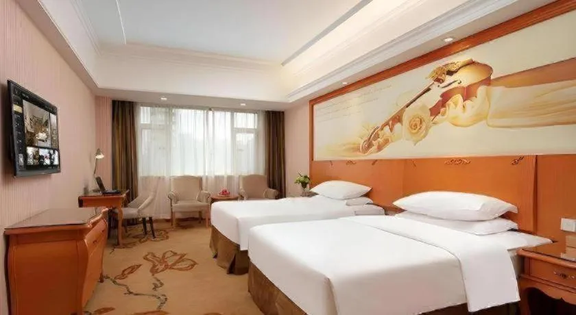 Bed in Vienna Hotel Xi'an Xijing Hospital Tonghuamen Metro Station