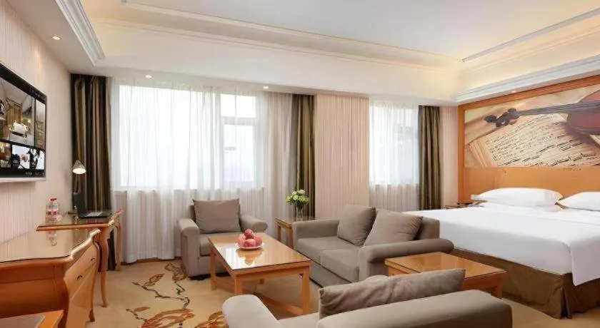 Bed in Vienna Hotel Xi'an Xijing Hospital Tonghuamen Metro Station