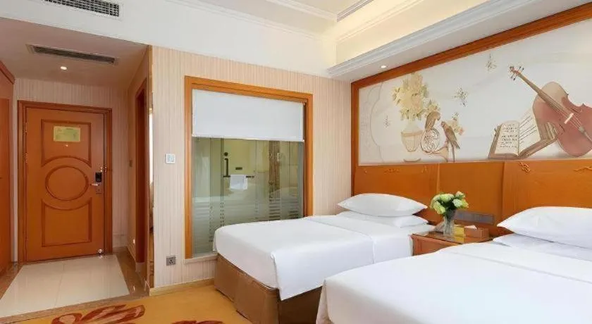 Bed in Vienna Hotel Xi'an Xijing Hospital Tonghuamen Metro Station