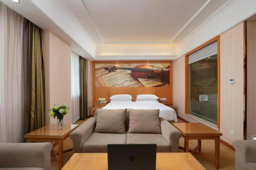 Bed in Vienna Hotel Xi'an Xijing Hospital Tonghuamen Metro Station