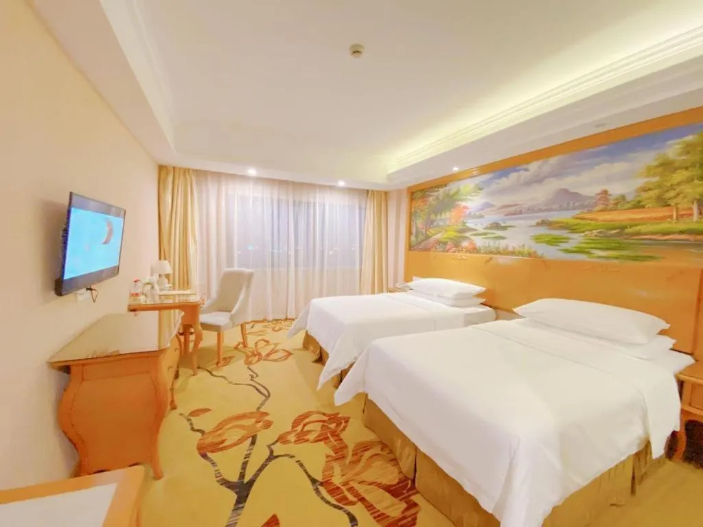 Bed in Vienna Hotel Suzhou Yangcheng Lake Fashion Stage