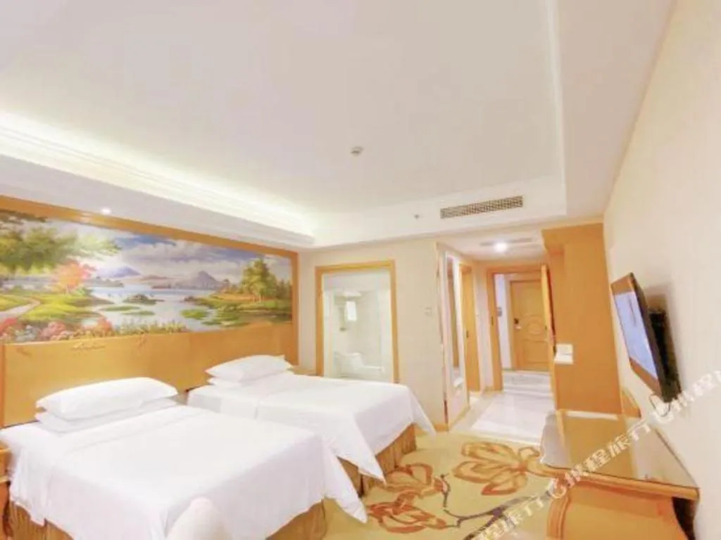 Bed in Vienna Hotel Suzhou Yangcheng Lake Fashion Stage