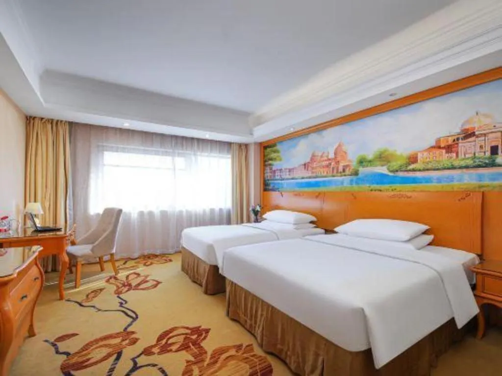 Bed in Vienna Hotel Suzhou Yangcheng Lake Fashion Stage