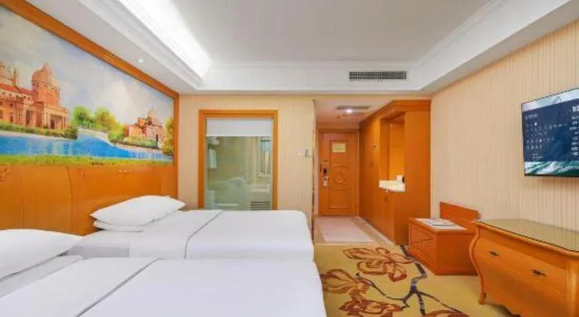 Bed in Vienna Hotel Suzhou Yangcheng Lake Fashion Stage
