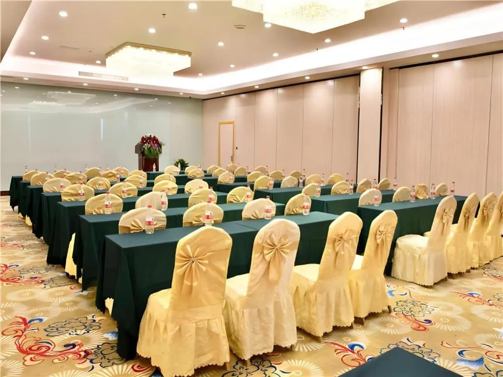 Vienna Hotel Suzhou Yangcheng Lake Fashion Stage