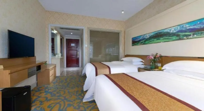 Bed in Vienna Hotel Guangdong Zhuhai Mingzhu Station Guozheng