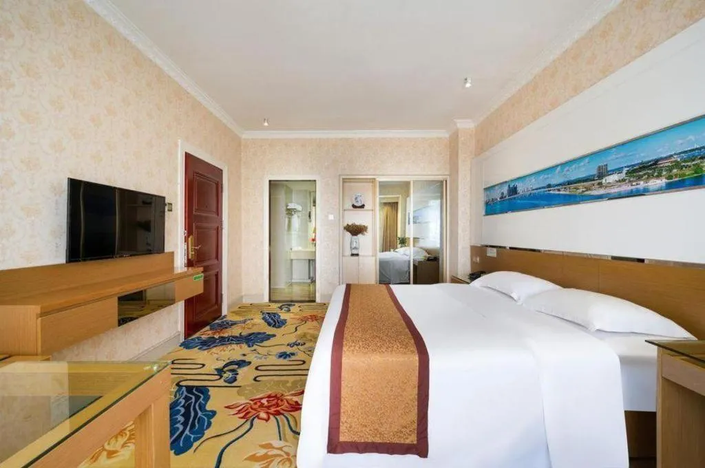 Bed in Vienna Hotel Guangdong Zhuhai Mingzhu Station Guozheng