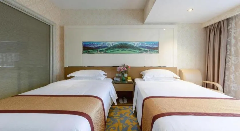 Bed in Vienna Hotel Guangdong Zhuhai Mingzhu Station Guozheng