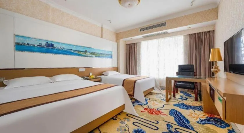 Bed in Vienna Hotel Guangdong Zhuhai Mingzhu Station Guozheng