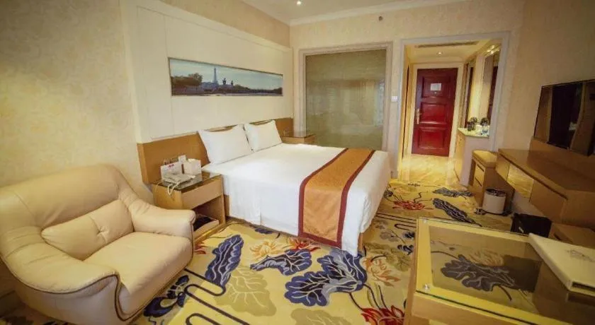Bed in Vienna Hotel Guangdong Zhuhai Mingzhu Station Guozheng
