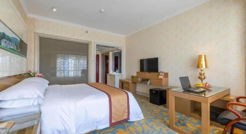 Bed in Vienna Hotel Guangdong Zhuhai Mingzhu Station Guozheng